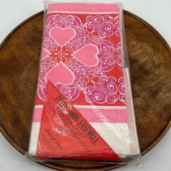 Vintage Paper Tablecloths Lot of 2 Christmas Valentines Day - Picture 3 of 12